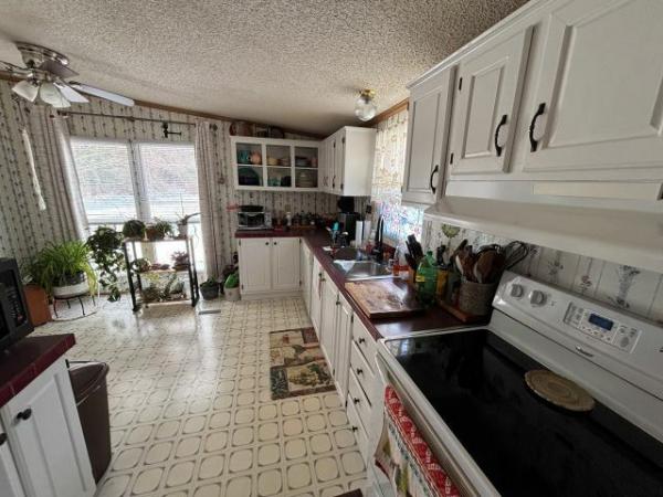 1995 Oakwood Mobile Home