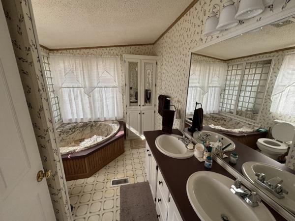 1995 Oakwood Mobile Home