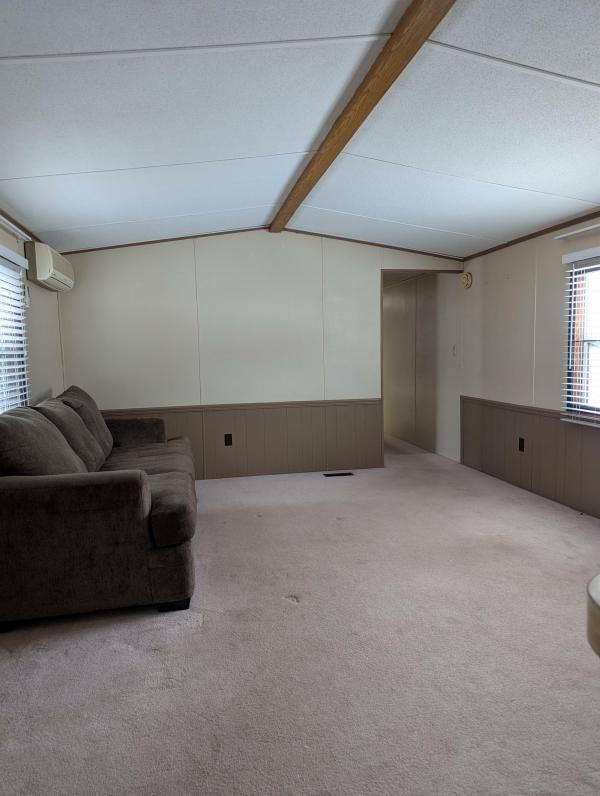 1989 Holly Park 119 1470  Home