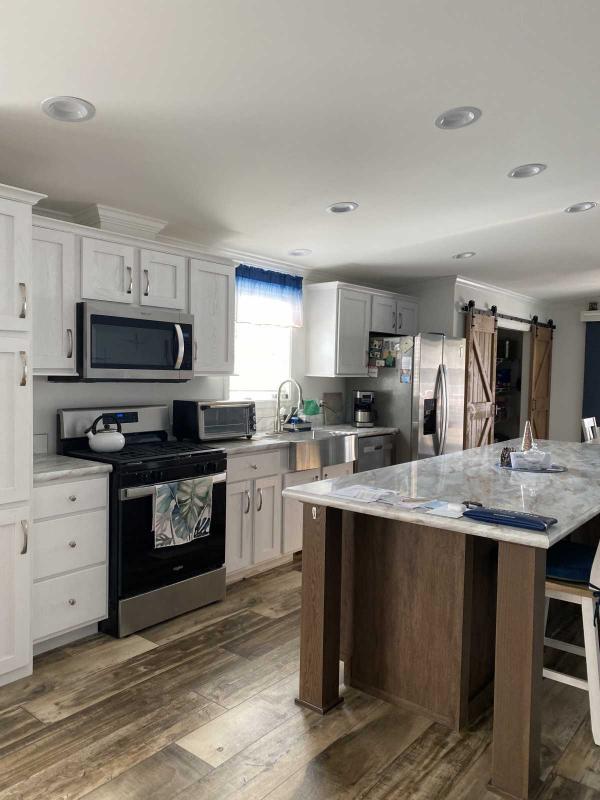 2023 Commadore Mobile Home