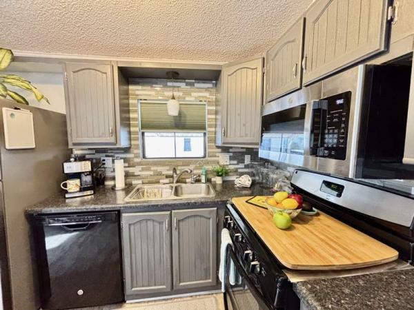 1986 Park Manufactured Home