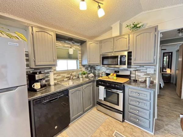 1986 Park Manufactured Home