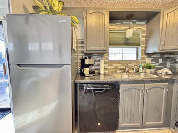 1986 Park Manufactured Home