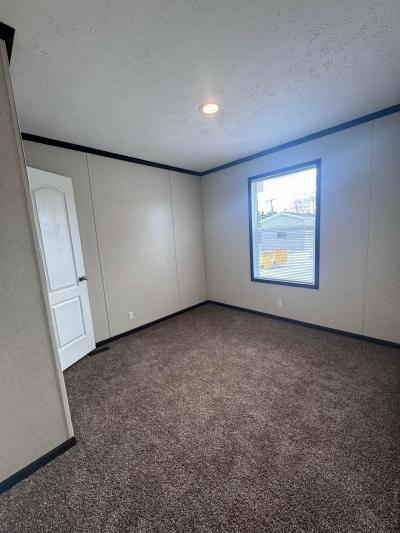 Photo 5 of 11 of home located at 17177 Shrewsbury Macomb, MI 48044