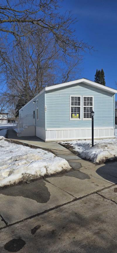 Photo 3 of 21 of home located at 109 Tudor Lane #325 Lansing, MI 48906