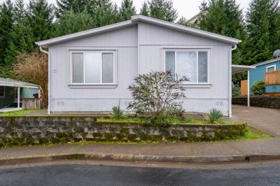 Photo 3 of 29 of home located at 5155 Robins Ln #33 Salem, OR 97306