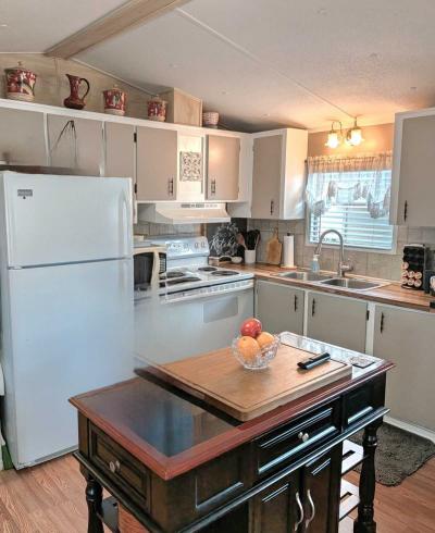 Photo 4 of 15 of home located at 370 53rd Ave N Saint Petersburg, FL 33703