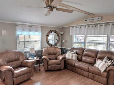 Photo 2 of 15 of home located at 370 53rd Ave N Saint Petersburg, FL 33703