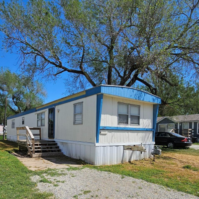Mobile Home at 105 W Apple Blossom Ln Wellington, KS 67152