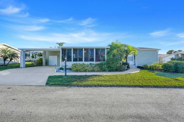 Photo 1 of 1 of home located at 811 Songbird Avenue Davenport, FL 33897