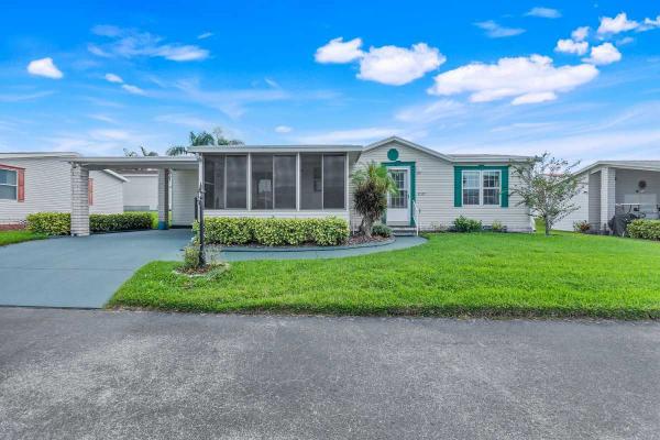 Photo 1 of 1 of home located at 1137 Tahiti Circle Davenport, FL 33897