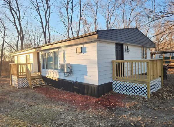 Photo 1 of 2 of home located at 1100 W Locust St #21 Canton, IL 61520