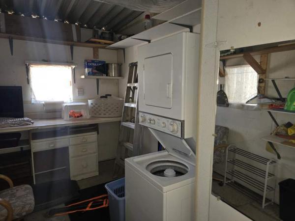 1987 Phoenix Manufactured Home