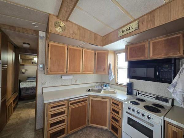 1987 Phoenix Manufactured Home