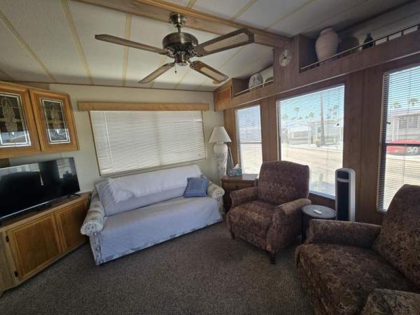 1987 Phoenix Manufactured Home