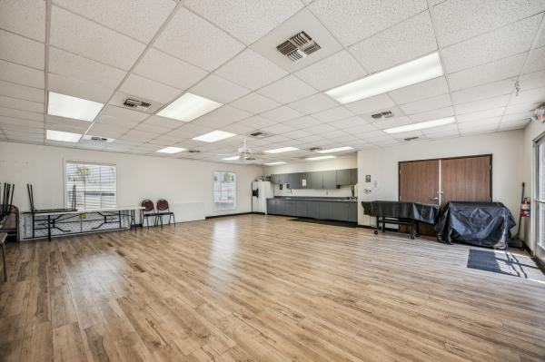 1987 Phoenix Manufactured Home