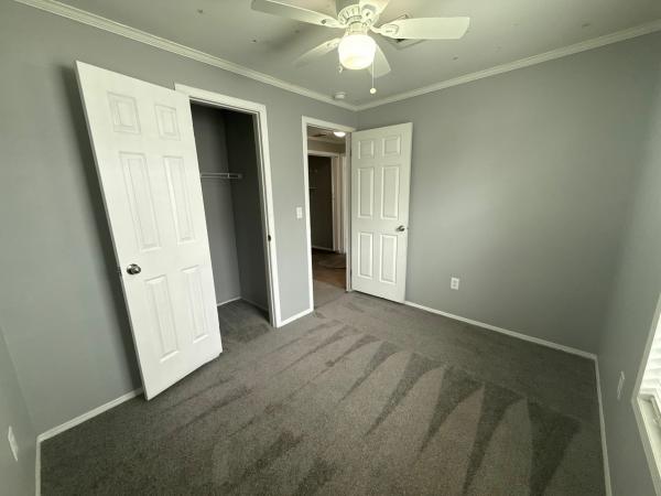 2017 OAK CREEK HOMES YES Y3-1860 Mobile Home