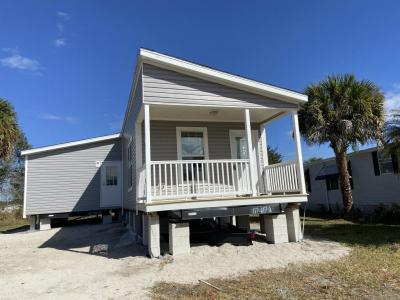 Photo 4 of 11 of home located at 1405 82nd Avenue, Site #106 Vero Beach, FL 32966