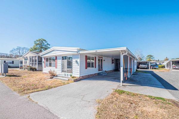 Photo 1 of 2 of home located at 129 Lakeview Drive Leesburg, FL 34788