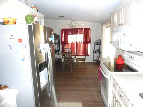 2005 Homes of Merit T16865 Mobile Home