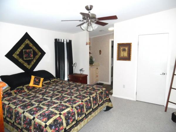 2005 Homes of Merit T16865 Mobile Home