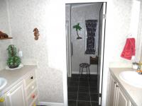 2005 Homes of Merit T16865 Mobile Home