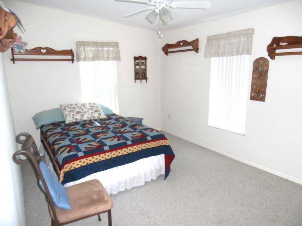 2005 Homes of Merit T16865 Mobile Home