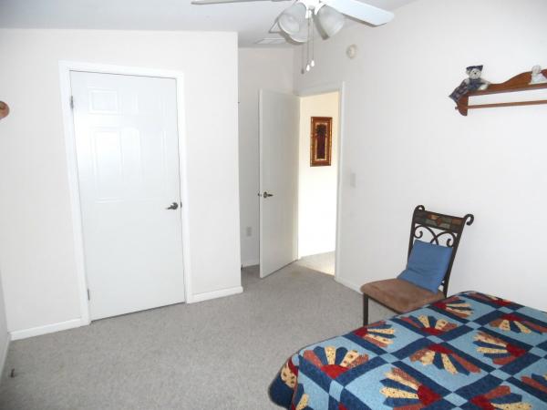 2005 Homes of Merit T16865 Mobile Home