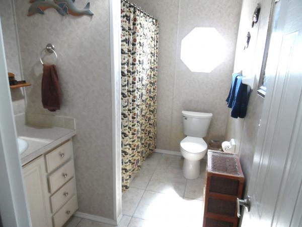 2005 Homes of Merit T16865 Mobile Home