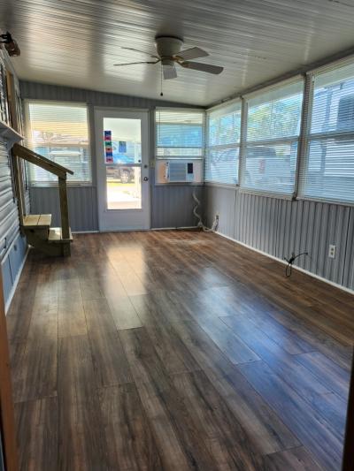 Photo 4 of 13 of home located at 10404 Hwy 27, Lot F-15 Frostproof, FL 33843