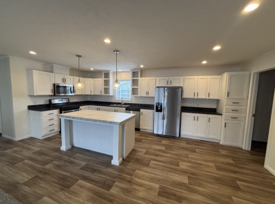 Photo 2 of 11 of home located at 9736 Birmingham Dr Fenton, MI 48430