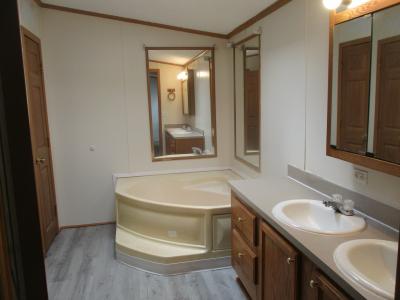 Photo 3 of 5 of home located at 4245 W. Jolly Rd. Lot #140 Lansing, MI 48911