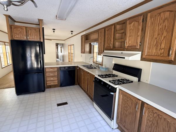 1992 Victorian MI0018219103 Mobile Home