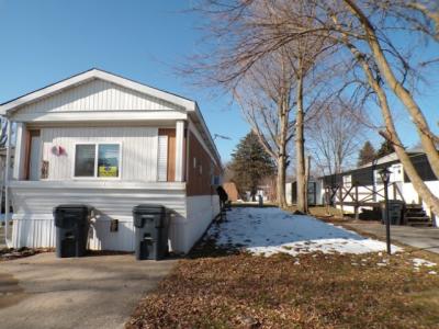 Photo 4 of 19 of home located at 761 Camelot Manor Portage, IN 46368