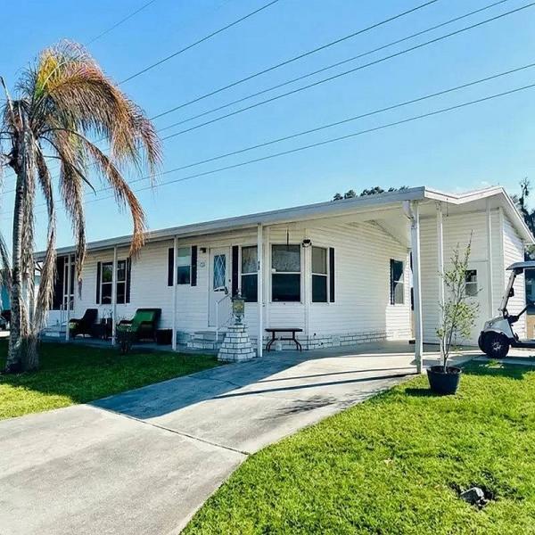 Photo 1 of 2 of home located at 12 Grenada St. Leesburg, FL 34748