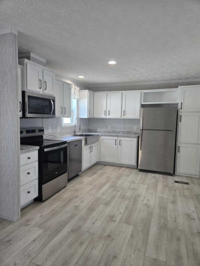 Mobile Home at 6106 London-Groveport Rd. Grove City, OH 43123