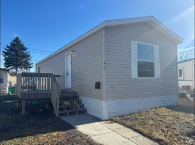 Photo 3 of 9 of home located at 700 S 12th St #11 Bismarck, ND 58504