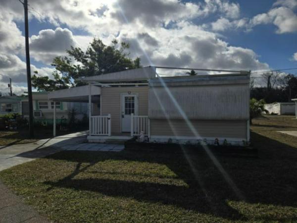 Photo 1 of 2 of home located at 5611 Bayshore Rd, Lot 67 Palmetto, FL 34221