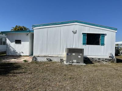 Photo 4 of 6 of home located at 7311 Lakeshore Drive Ellenton, FL 34222