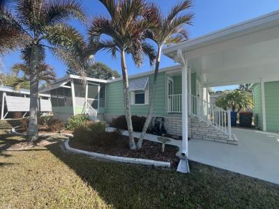 Photo 4 of 14 of home located at 1405 82nd Avenue, Site #122 Vero Beach, FL 32966