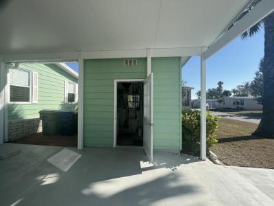 Photo 5 of 14 of home located at 1405 82nd Avenue, Site #122 Vero Beach, FL 32966