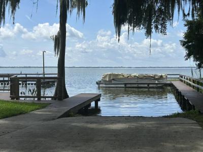 Photo 5 of 15 of home located at 13142 Grape Avenue Grand Island, FL 32735