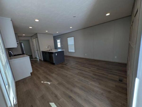 2023 45CEJ16562AH23  Home