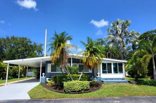 Photo 1 of 2 of home located at 5212 Camelot Dr W Sarasota, FL 34233