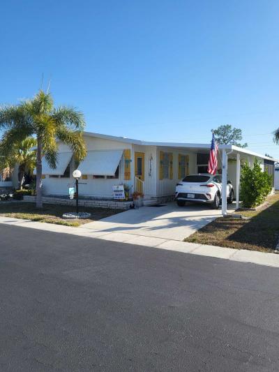 Photo 2 of 33 of home located at 137 Lakeside Cir North Fort Myers, FL 33903