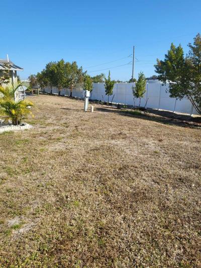 Photo 5 of 33 of home located at 137 Lakeside Cir North Fort Myers, FL 33903