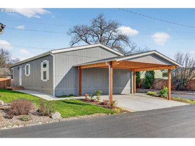 Photo 4 of 21 of home located at 18780 Central Point Rd. #F Oregon City, OR 97045