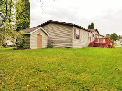 Photo 5 of 15 of home located at 2219 S. Sheeran Milford, MI 48381