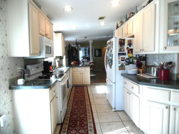 2005 Homes of Merit T16865 Mobile Home