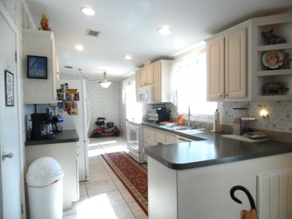 2005 Homes of Merit T16865 Mobile Home